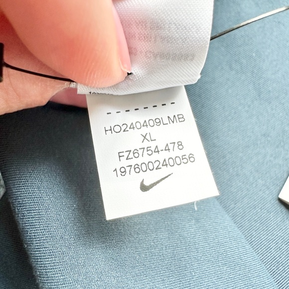 NWT Nike XL Light Support Sports Bra Lined Convertible Straps Tie Dye Longline - Picture 8 of 8